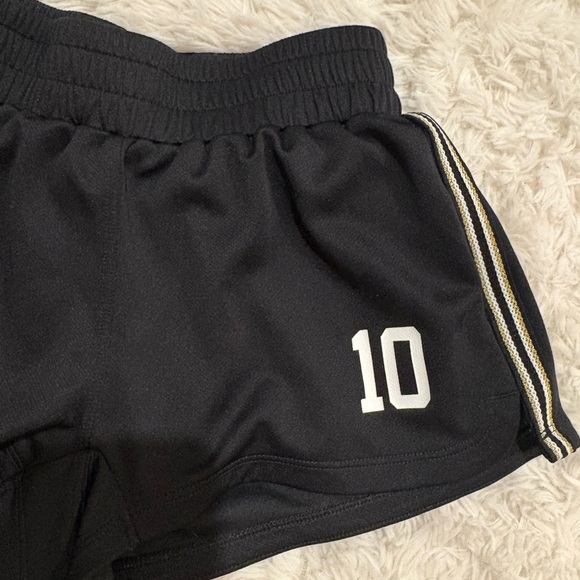 Black Women’s Aritzia TNA athletic shorts - Picture 3 of 5